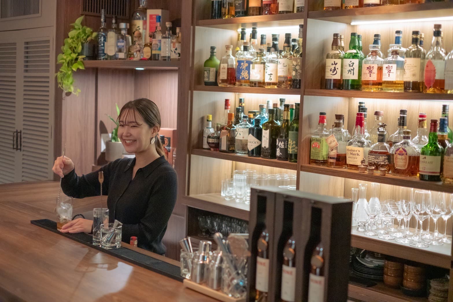 BAR BOND 店内全景